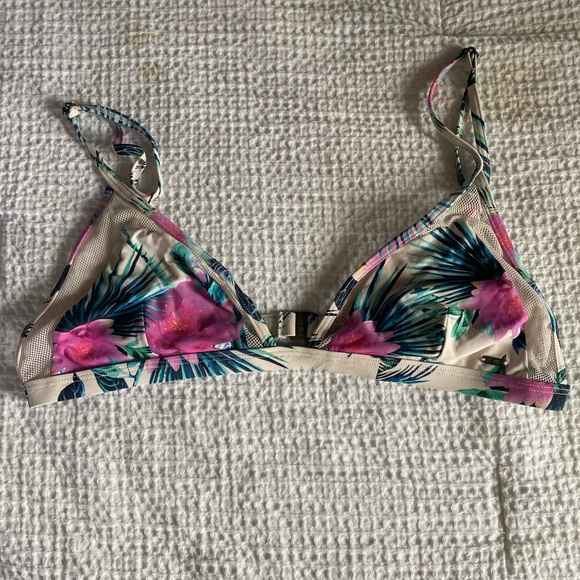 Cool toned tropical bikini bundle! 3 tops, 2 bottoms size medium. - Picture 6 of 11